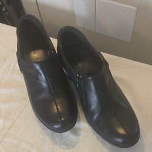 Clarks Black Leather Womans Boots Size 7 1/2